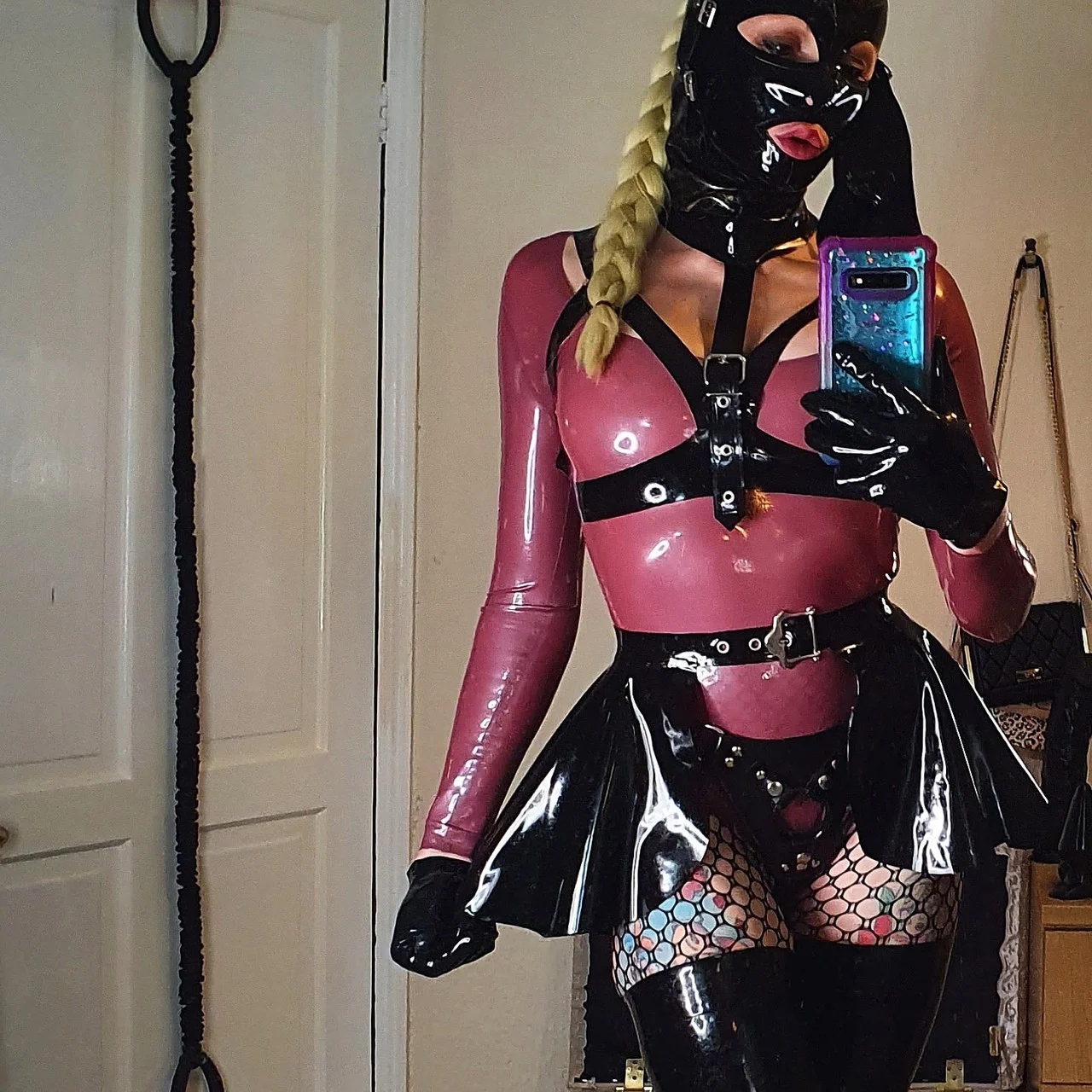 Latexloverlaura OnlyFans