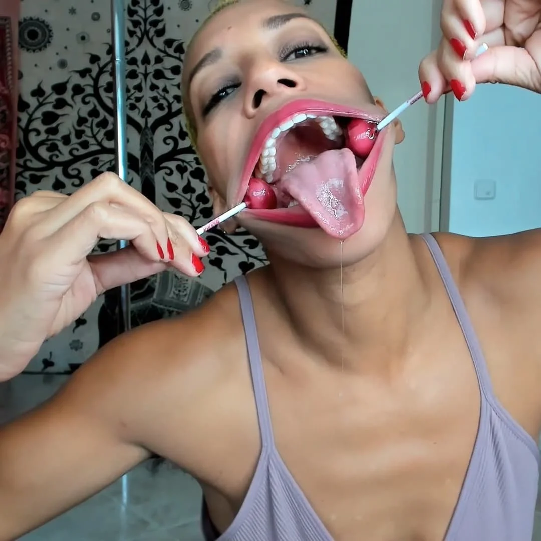 Giantess Goldenlace OnlyFans