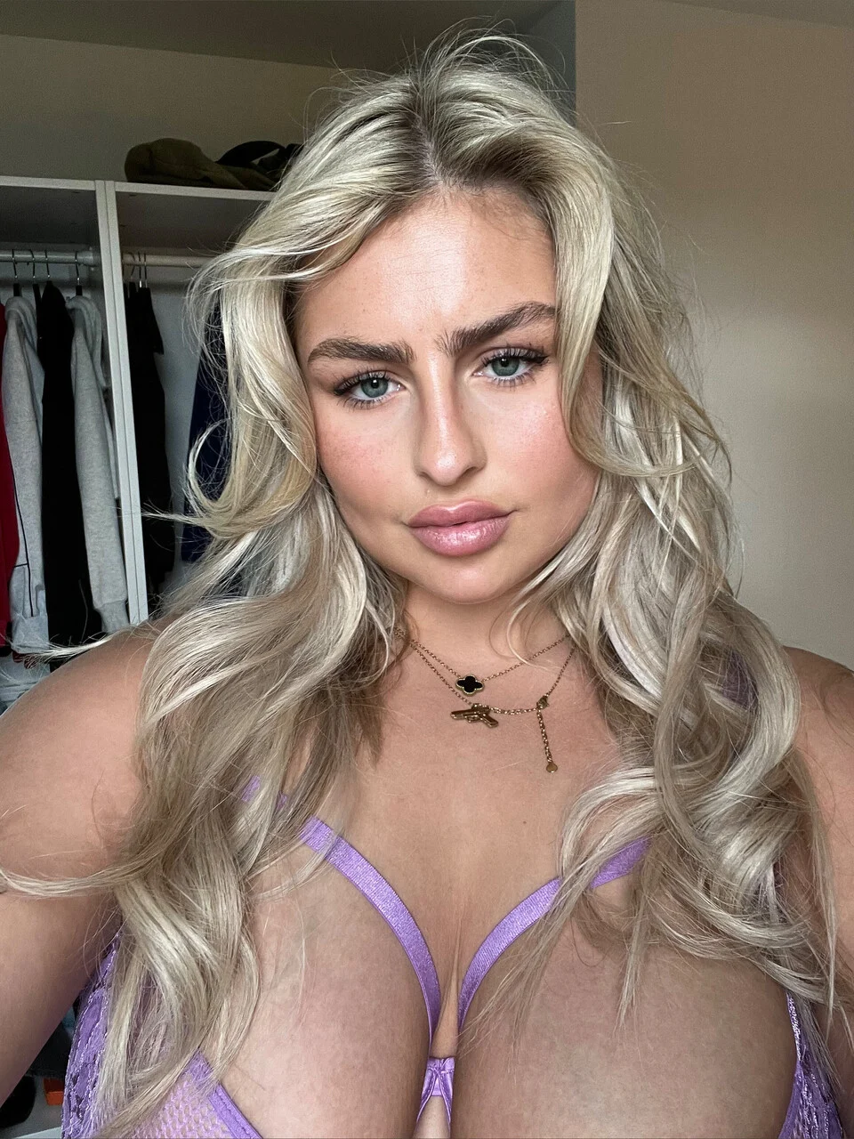 Curvy chubby girl OnlyFans
