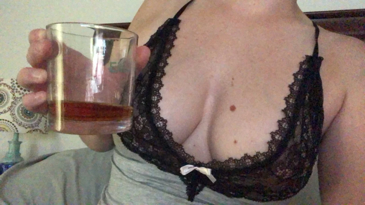 RoseHotwife OnlyFans